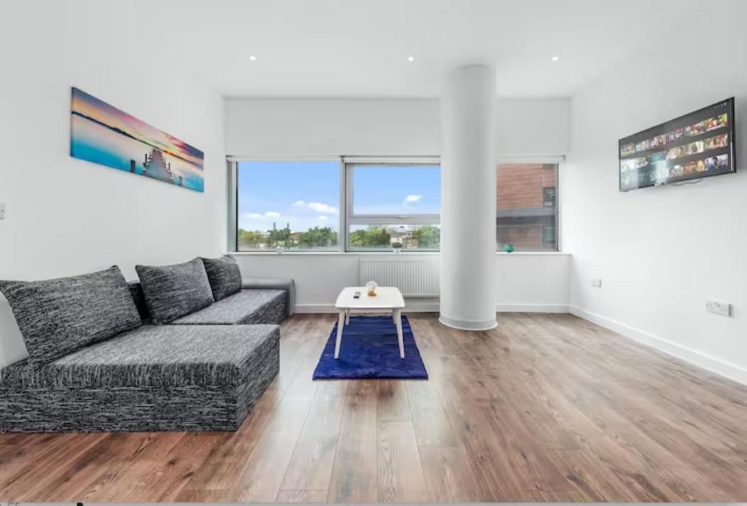 Delta 2 Bedroom Flat In London Dp102 Кройдон Экстерьер фото