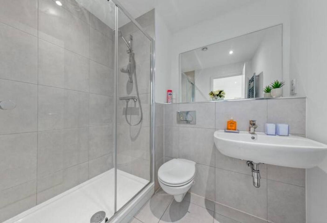 Delta 2 Bedroom Flat In London Dp102 Кройдон Экстерьер фото